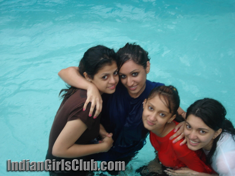 Pakistani School Girl Saima Zia With Her Friends Part2