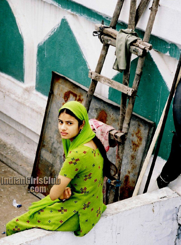 beautiful muslim girl in green chudidhar from delhi