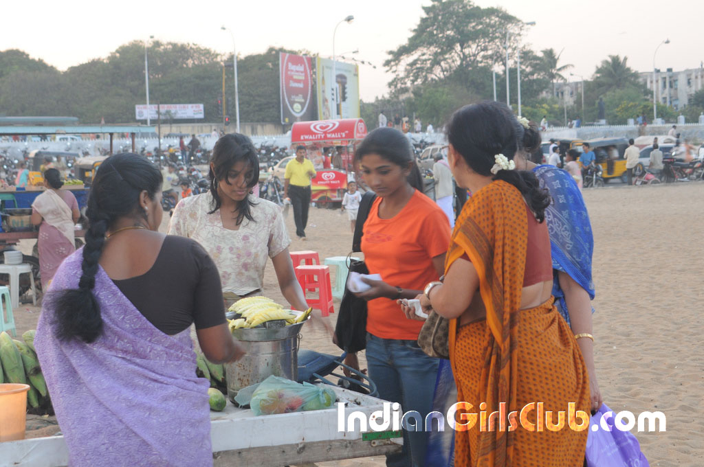 Hot Beach College - College Girls Buying Mangoes At Chennai Marina Beach ...