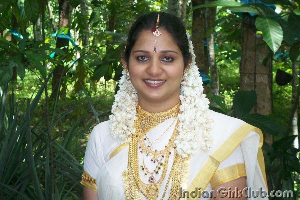 kerala girl in set saree who is a keralite bride in indian marriage