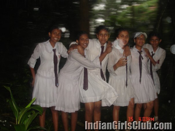 600px x 450px - Sri Lankan School Girls Pics At Picnic - Indian Girls Club