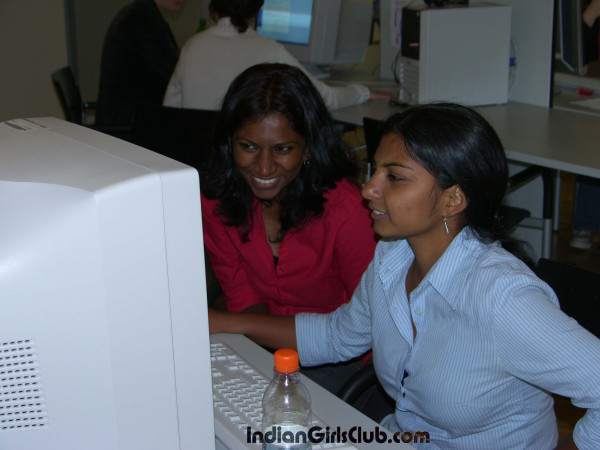 village-indian-girls-computer