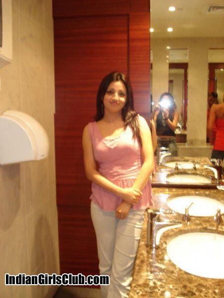 desi girls in toilet â€“ Indian Girls Club â€“ Nude Indian Girls ...
