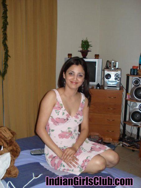 Indian Aunties In Sexy Short Skirts - indian girls mini skirt pics - Indian Girls Club - Nude Indian ...