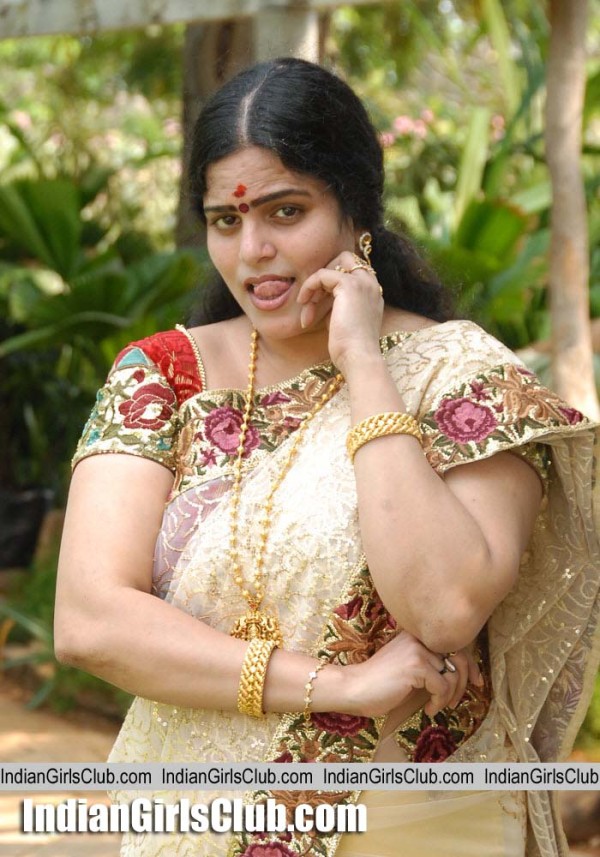 hot real life telugu aunty kalyani pics