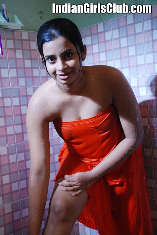 Wet Tamil Girl Bathing in Pavadai Photos Part 6