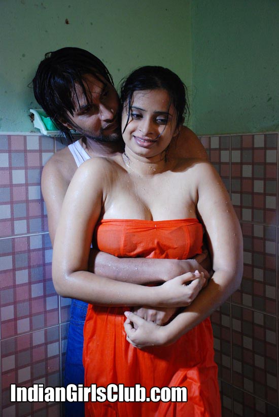 Wet Tamil Girl Bathing in Pavadai Photos Part 1