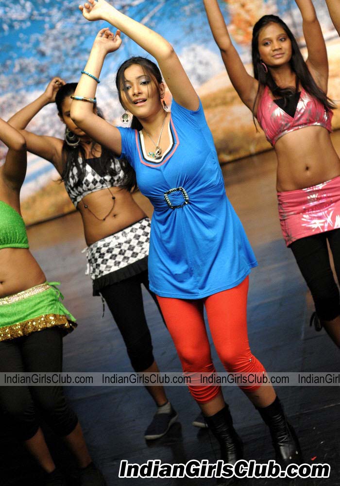 700px x 1000px - Actress Swetha Basu Dancing in Blue Dress - Indian Girls Club