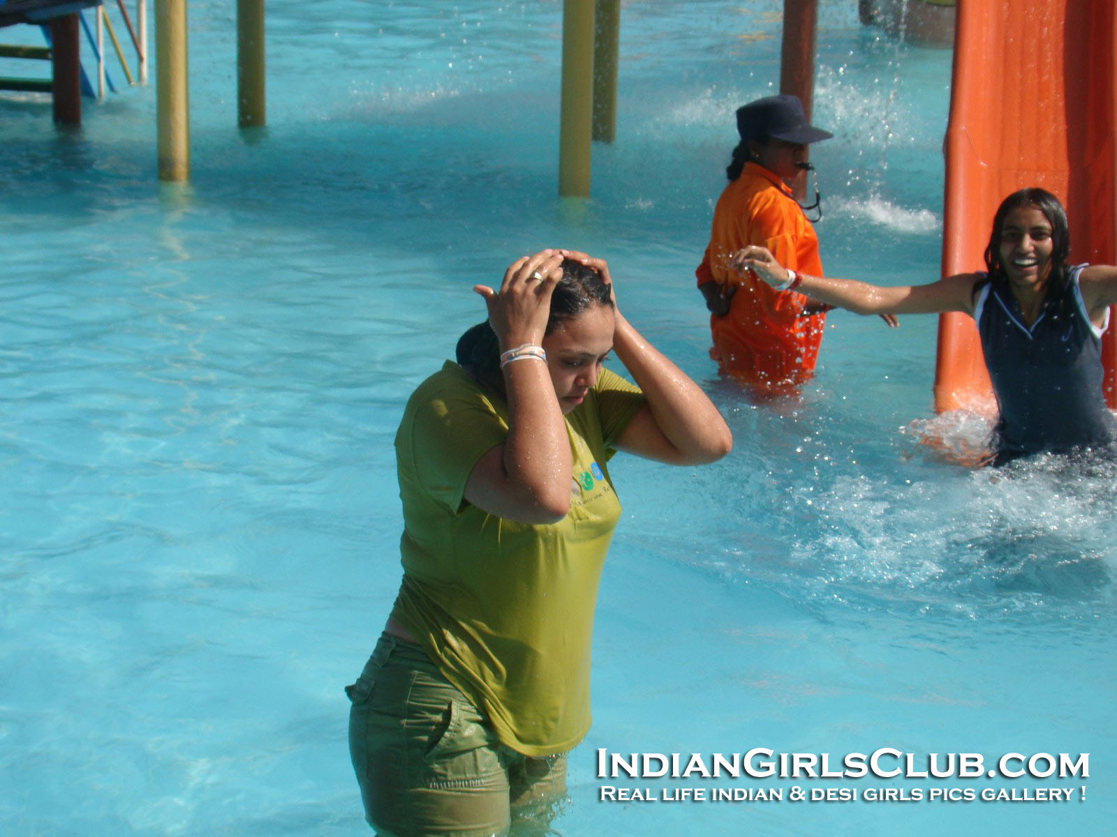 Desi Aunty Water Park Enjoying