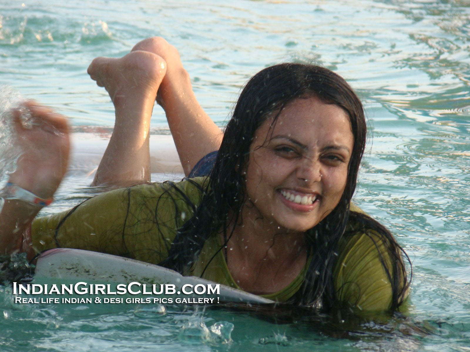 swimming desi aunty - Indian Girls Club