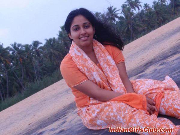 600px x 450px - Malayalee Girl in Kerala Beach - Indian Girls Club