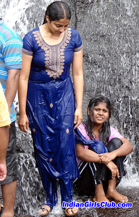 wet indian college girls bathing kodaikanal