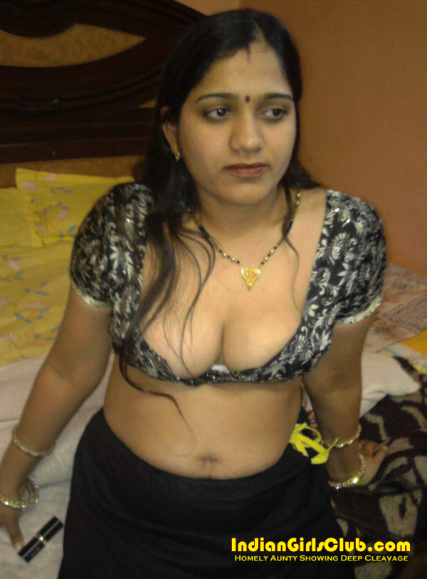 homely house wife indian