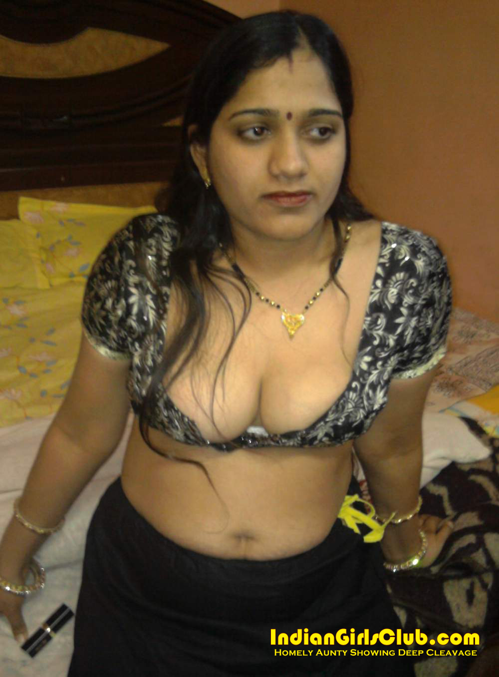 tamil wife cleavage voyeur videos