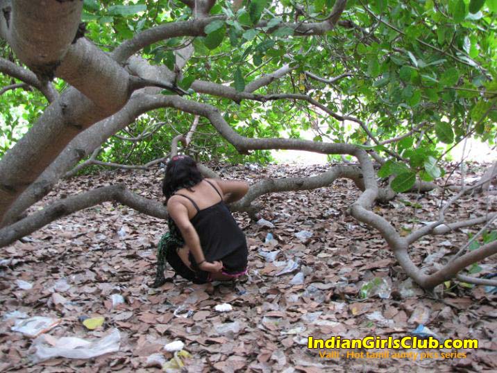 Piss Vedios In Thelugu Villeg - Mallu aunty pissing outdoor - Other - Porn videos