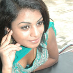 Indian Girl Showing her Cleavage Indian Girl Showing her Cleavage
