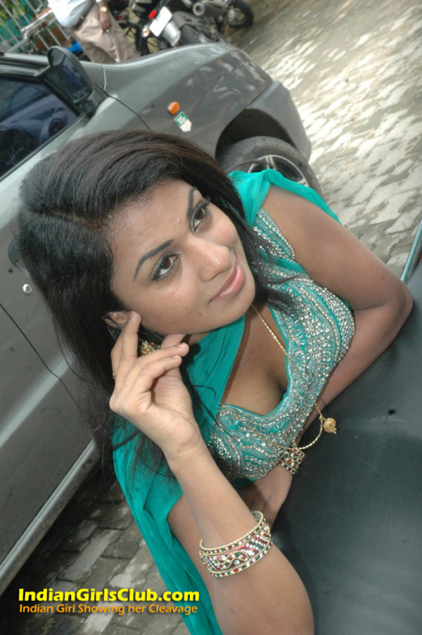 Indian Girls Cleavage 3