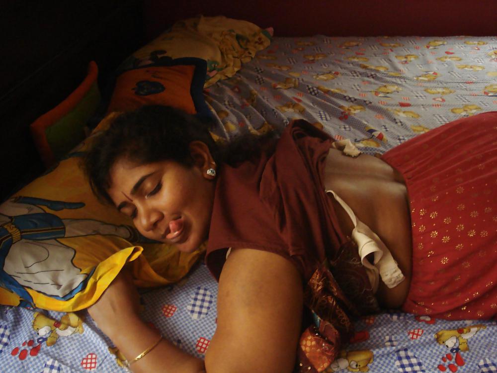 Mature Indian Bhabhi Naked In Bed - Indian Girls Club