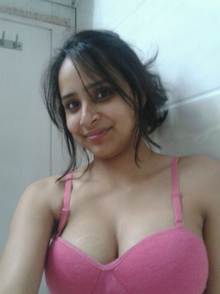 Indian Hot Babe Sharmeen Bano Nude