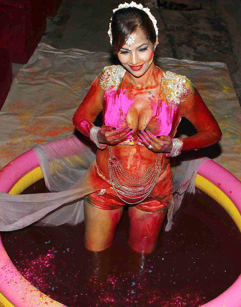 Indian Babes Nude Playing Holi - Indian Girls Club