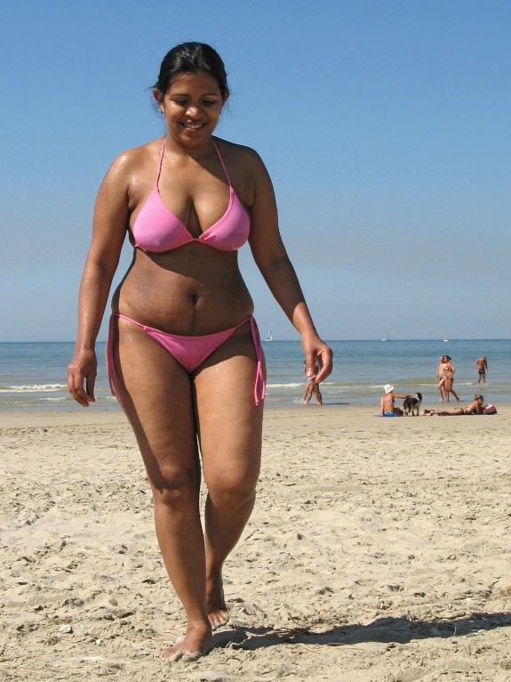 Indian Bikini Beach - indian_bhabhi_at_beach_nude_in_bikini5 - Indian Girls Club - Nude Indian  Girls & Hot Sexy Indian Babes