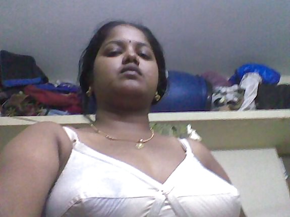 South Indian Aunty In White Sari Nude - Indian Girls Club