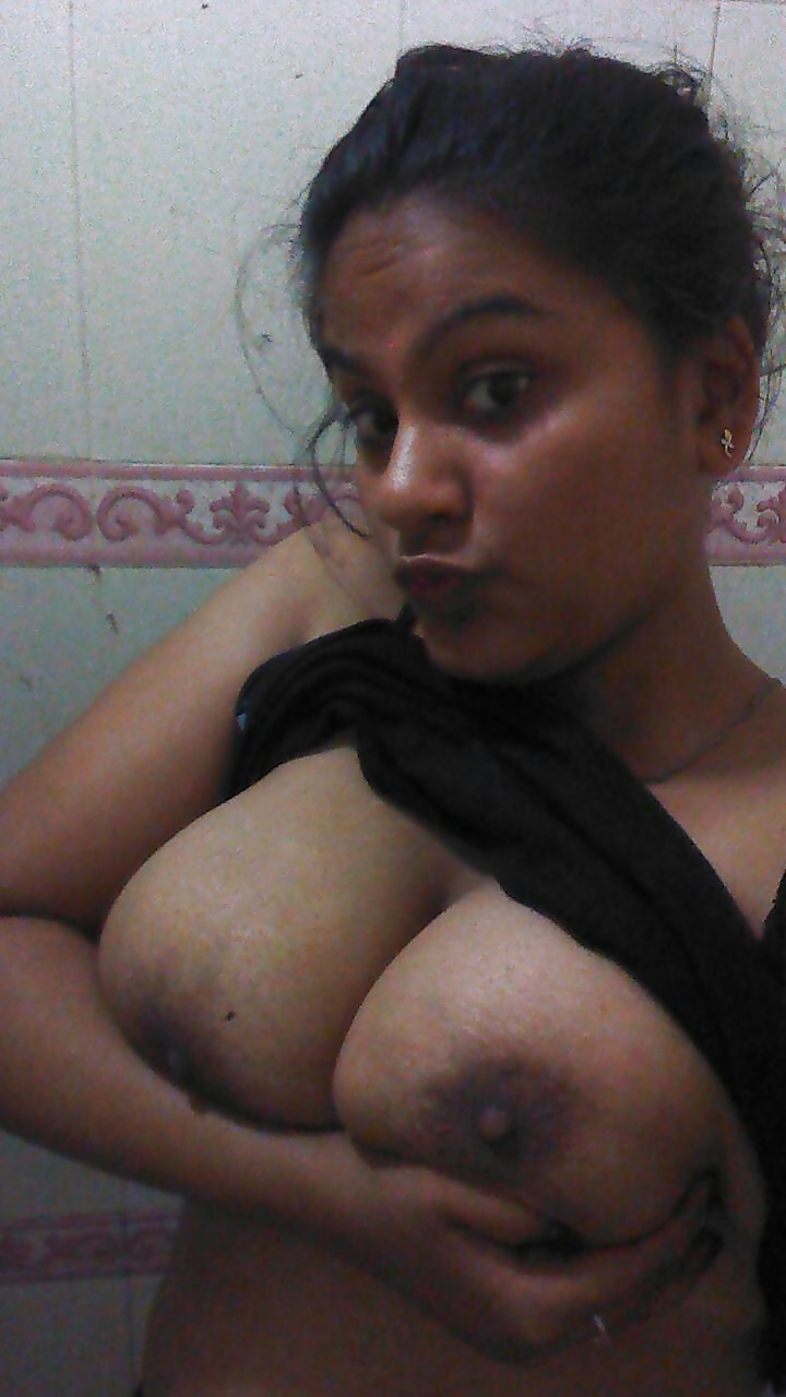 Daily Updated Real Desi Indian Girls Taking Selfy While Bathing Showing