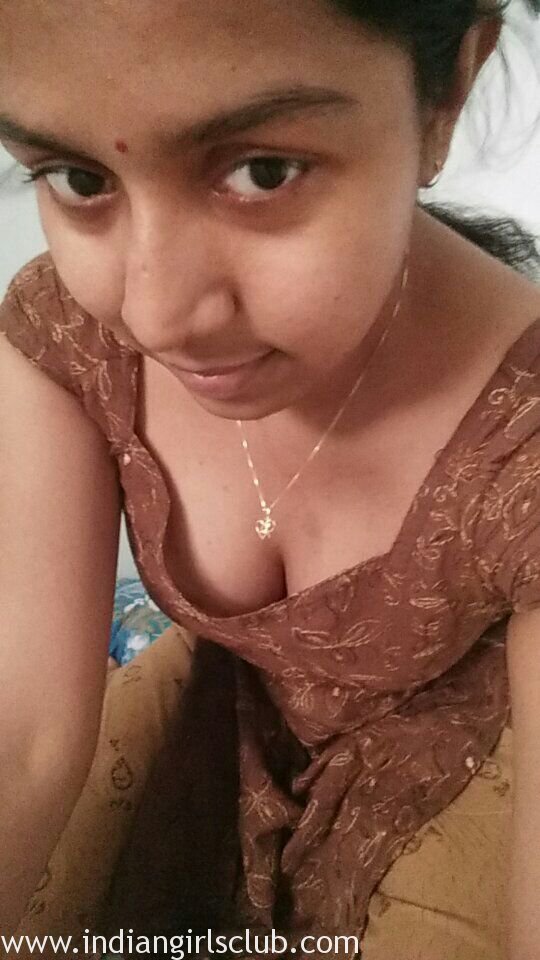 Cleavage Porn Mms - Cute Indian Teen Babe Cleavage Photos - Indian Girls Club