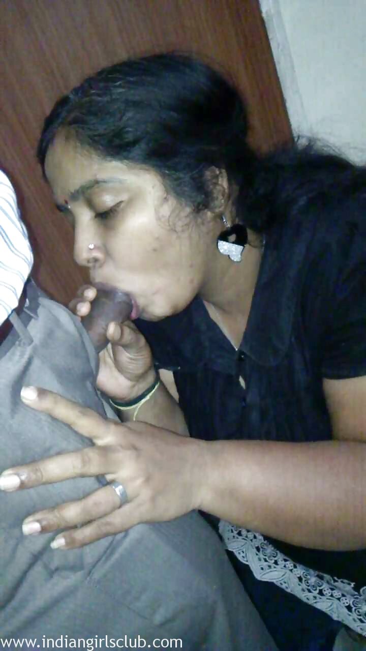 Desi indian giving blowjob college lover fan photos