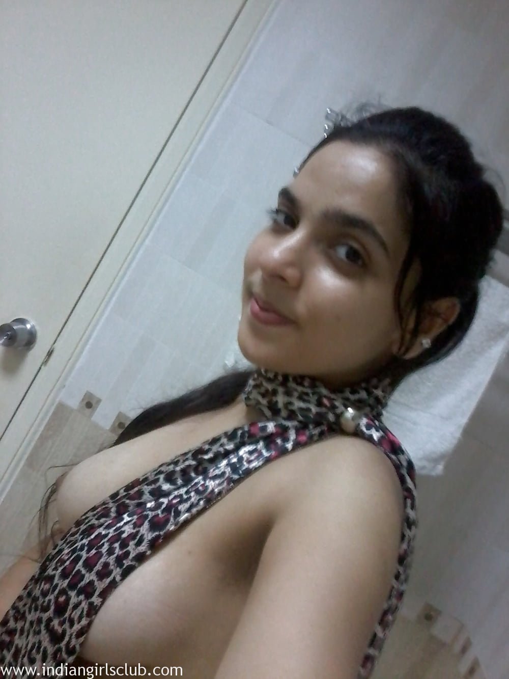 Nude College Girl Live Indian Sex Chat - Indian Girls Club