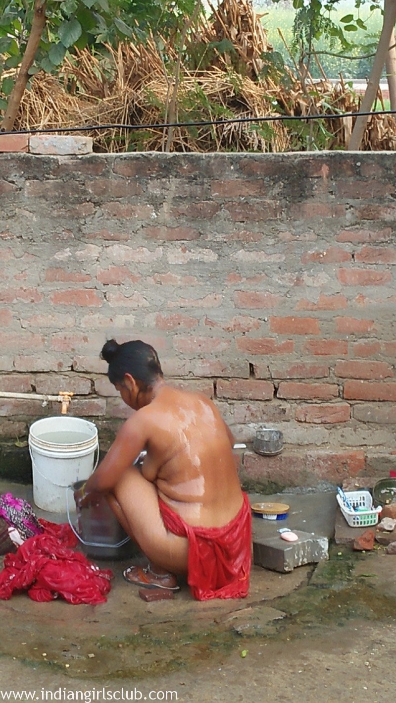Aunt Shower Porn - Indian Sex Photos Of Village Aunty Taking Shower In Open ...