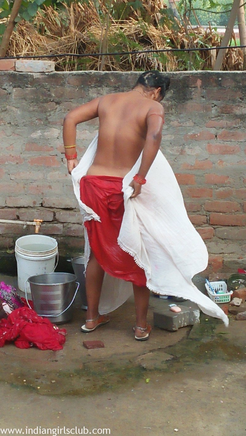 Indian Sex Photos Of Village Aunty Taking Shower In Open - Indian ...