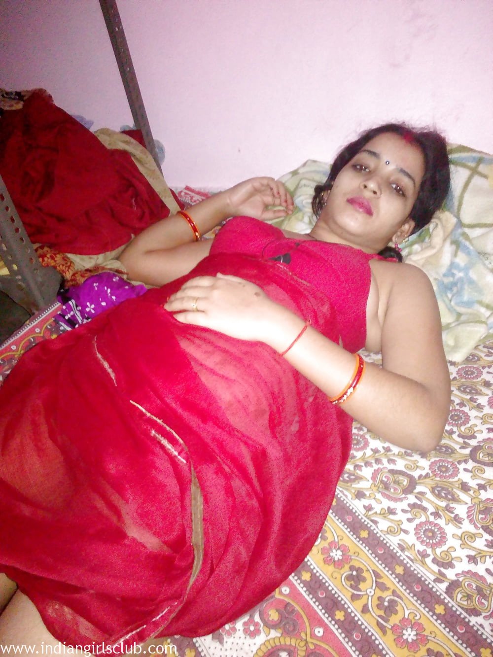 Nude Indian Naked - Unseen Rare Porn Photos Of Young Indian Bhabhi Naked ...