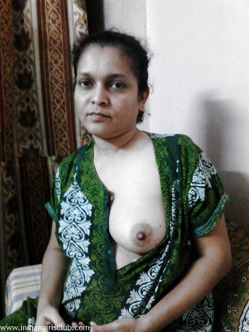 Tamil Juicy Boobs - amateur-indian-aunty-showing-big-juicy-boobs-17 - Indian Girls Club - Nude  Indian Girls & Hot Sexy Indian Babes