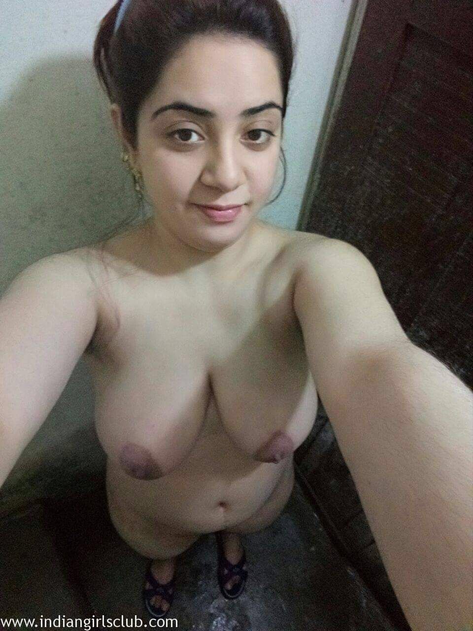 Pakistani Model Naked - Pakistani Bhabhi Filming Her Naked Porn Photos - Indian Girls Club