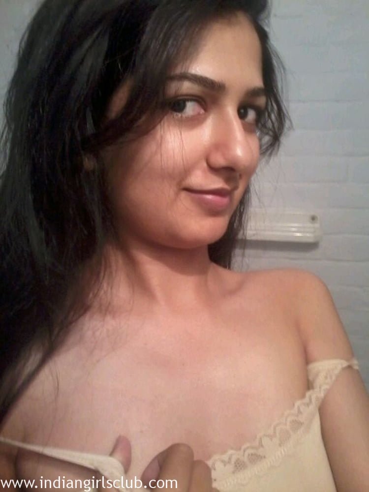 Naked Indian Girlfriend - Indian Girlfriend Porn Cute Babe Exposed Naked - Indian Girls Club