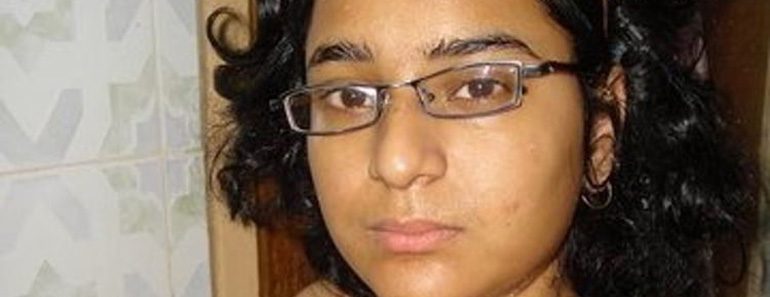 Beautiful Indian College Girl Shower Nude Selfie