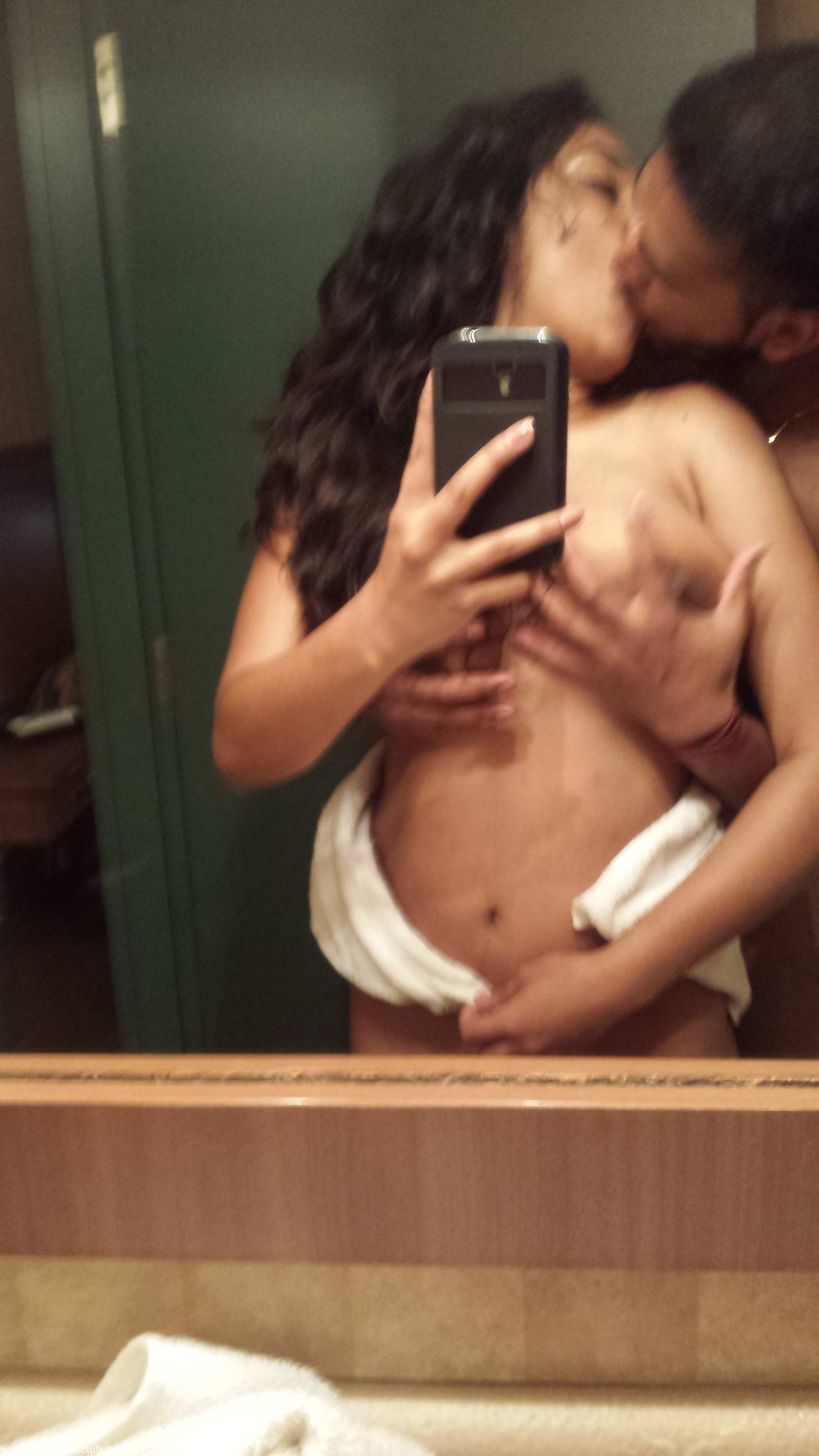naked couple selfies