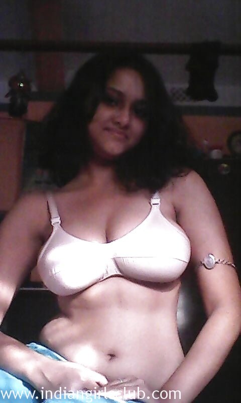 Big Boobed Indian Babes - Sonali Big Boobs Indian College Girl Filmed Naked - Indian ...