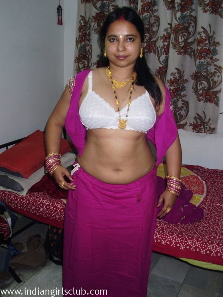 750px x 1000px - Indian Bhabhi Stripping Yellow Desi Saree Showing Boobs ...