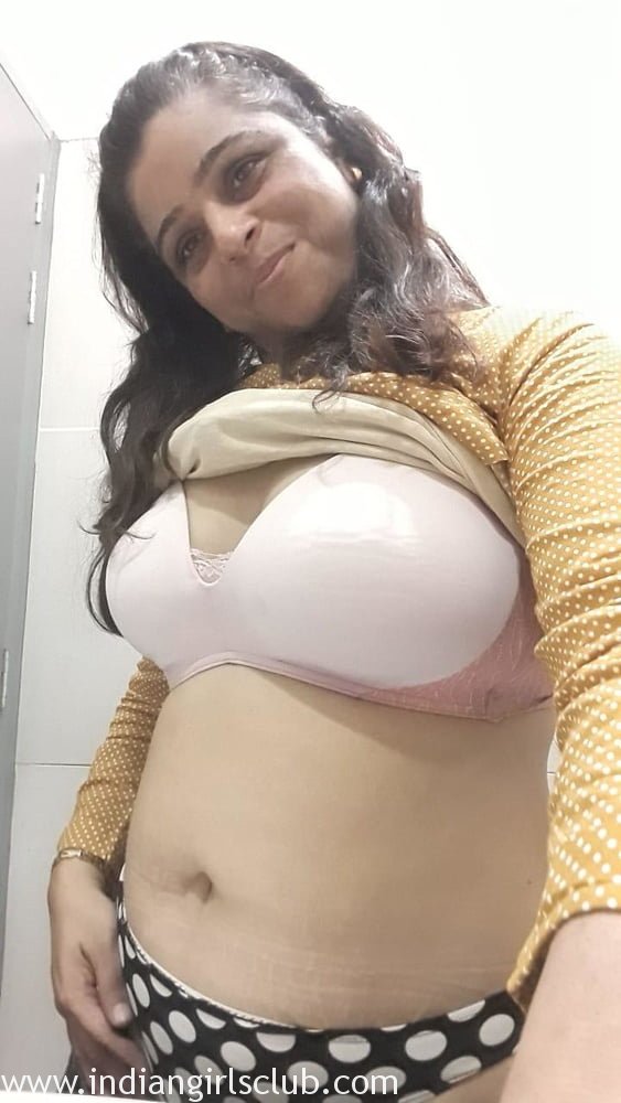 Hot Anjali Bhabhi Sex - desi-big-boob-bhabhi-anjali-bathroom-nude-photos-17 - Indian Girls ...