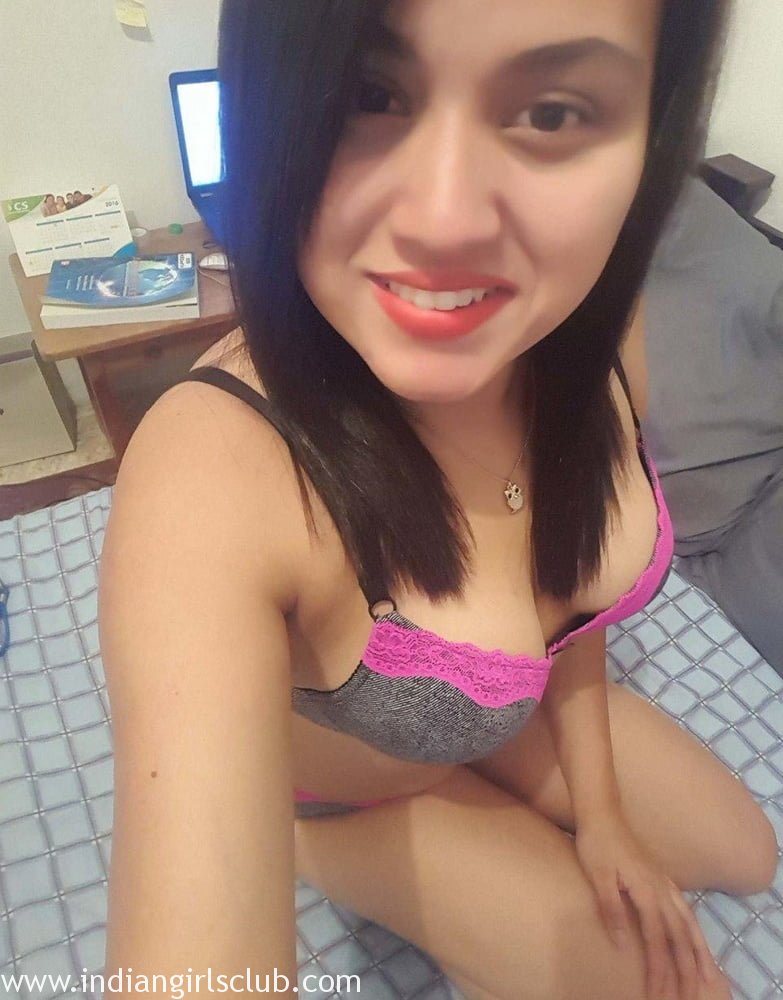 Amateur Desi Indian Chubby Girl Capturing Her Nude in Bedrom10 - Indian Girls Club