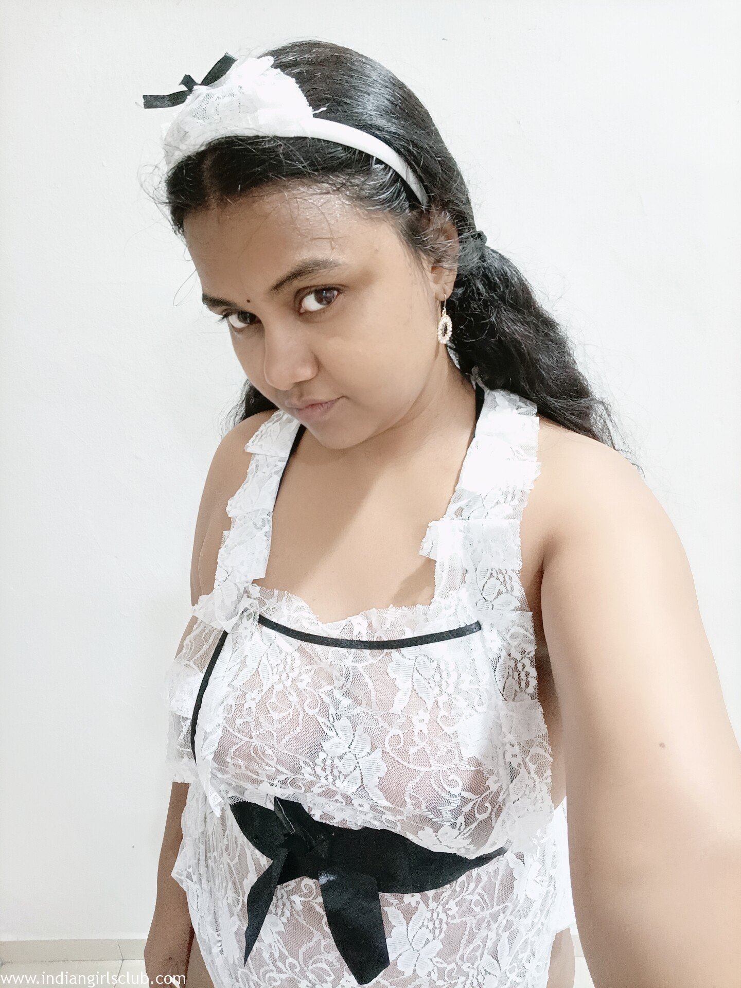 Desi College Girl Homemade Sex In Maid Outfits photo