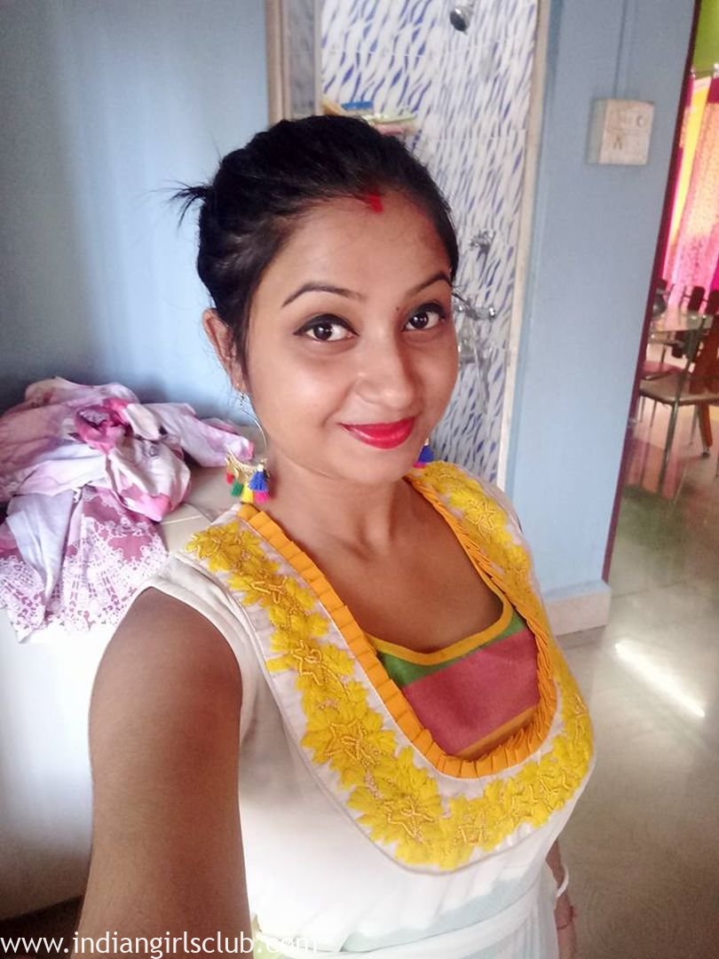 Married Indian Housewife Desi XXX photo