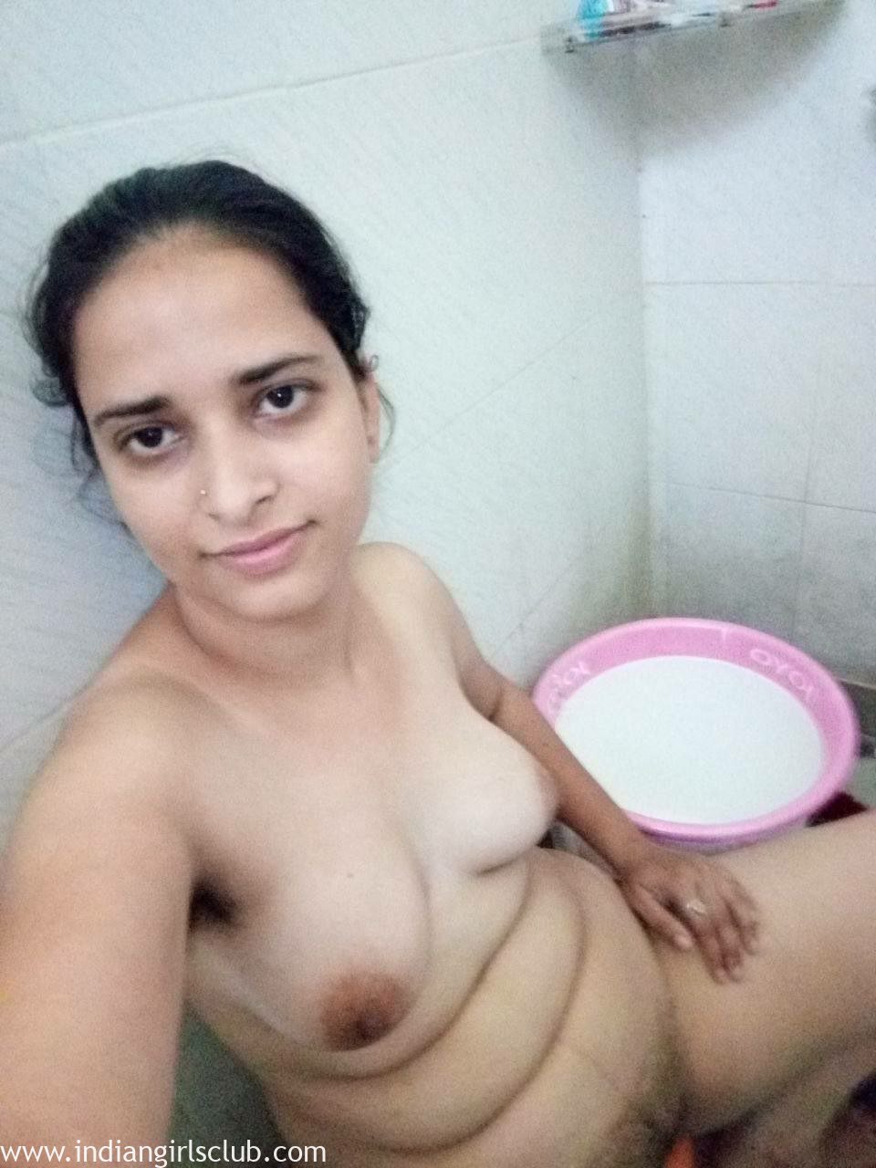 hot-desi-aunty-revealing-her-hairy-pussy-17 - Indian Girls Club