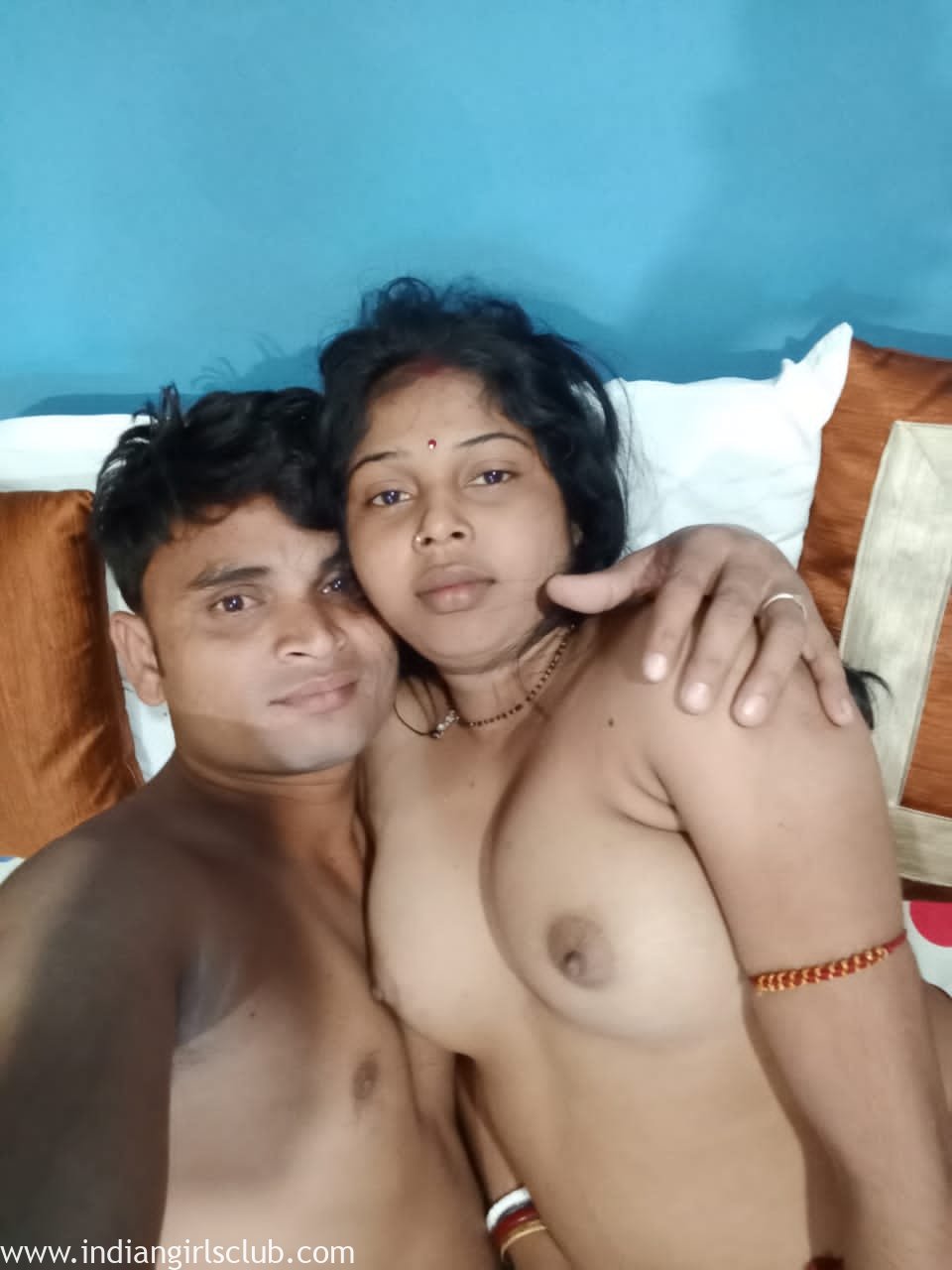 Adult Married Desi Couple Showing Off Live pic picture