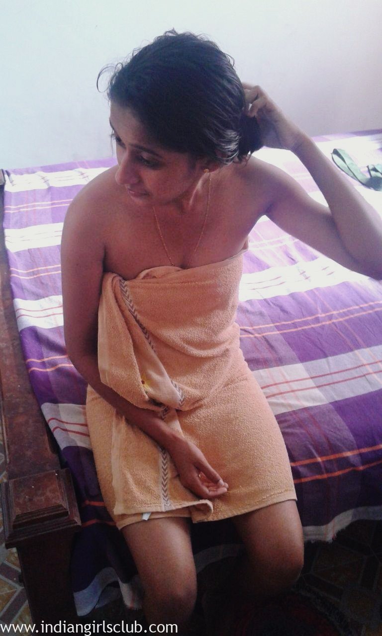 Young Hot Desi Housewife Naked Ready For Sex bilde