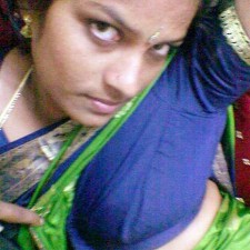 tamil aunty showing one side blouse
