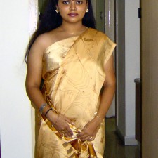 neha indian aunty removing saree
