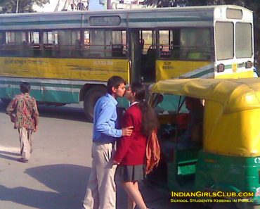 kissing indian school students